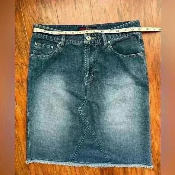 Aeropostale Denim Skirt Girl’s Size 3 Frayed Hem distressed - Picture 7 of 10